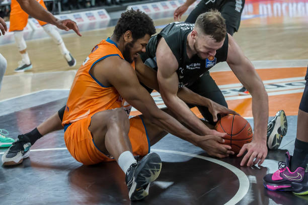 她们凭借精 她们凭借精